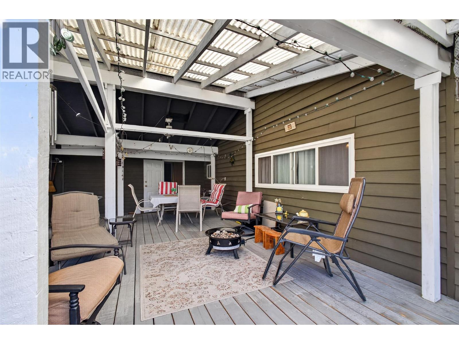  8008 Victoria Road, Summerland