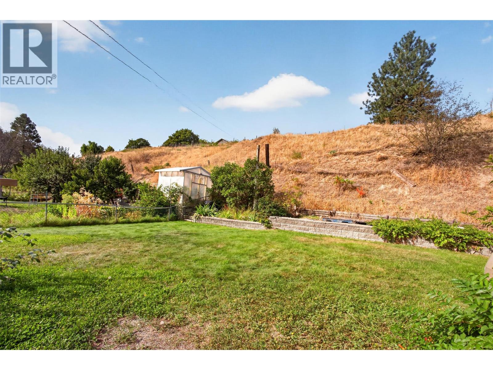  8008 Victoria Road, Summerland