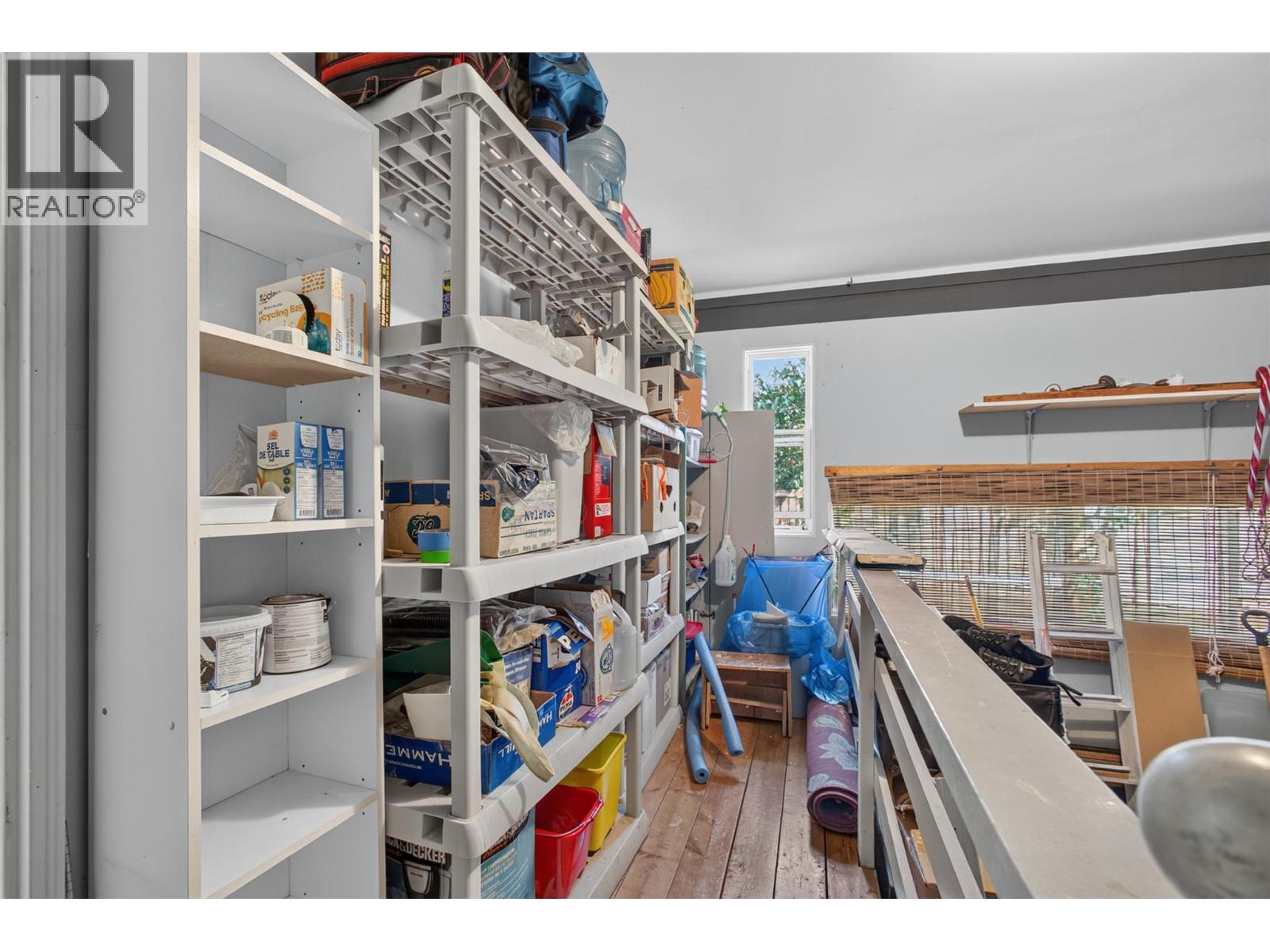  8008 Victoria Road, Summerland