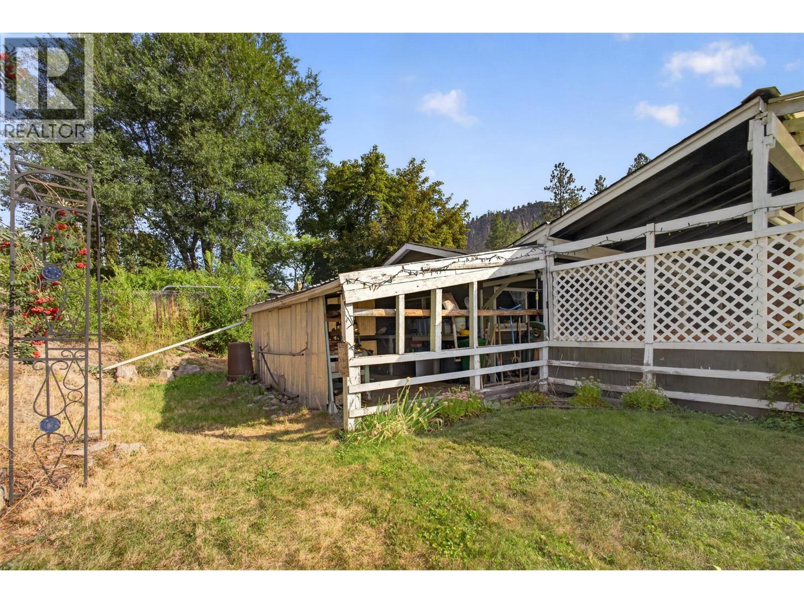  8008 Victoria Road, Summerland