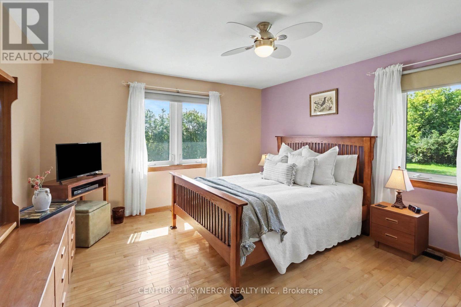2452 COLONIAL ROAD photo 15