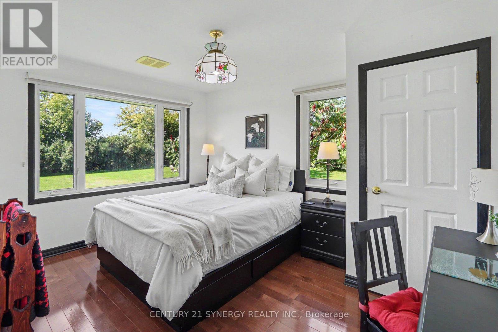 2452 COLONIAL ROAD photo 17