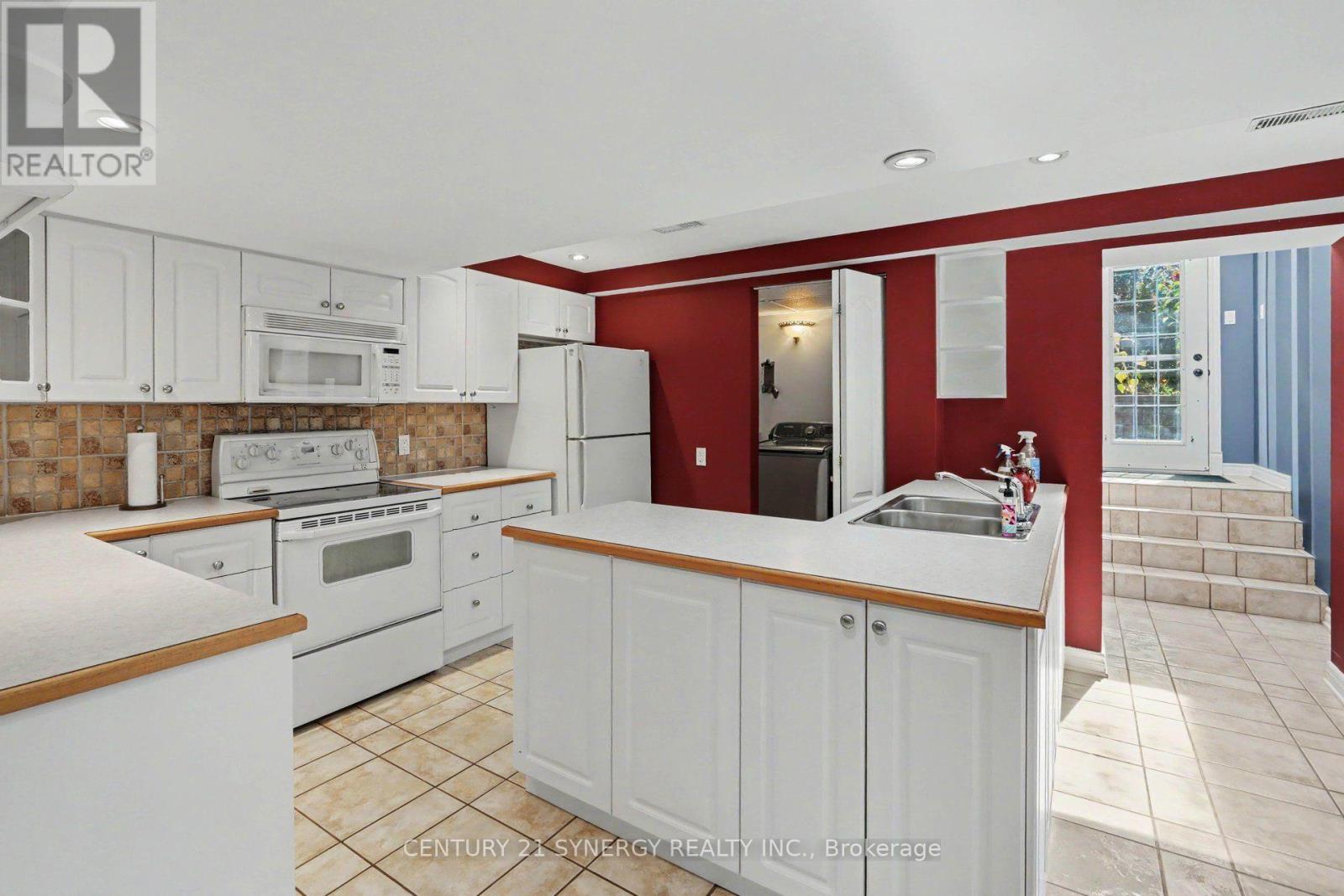 2452 COLONIAL ROAD photo 22