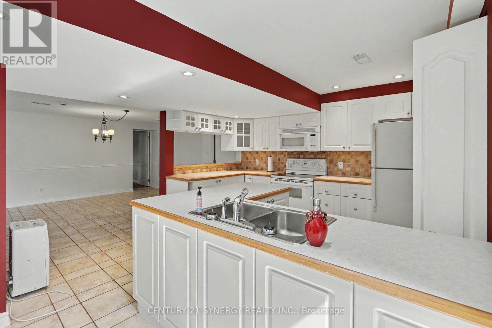 2452 COLONIAL ROAD photo 23