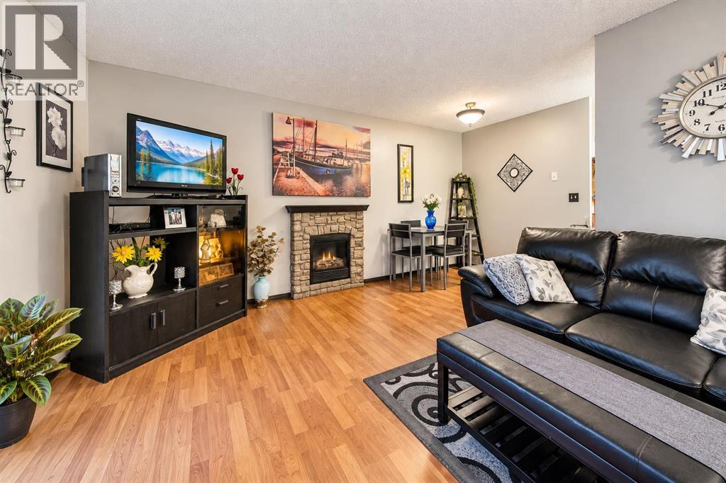 Listing photo – 5918 57 Avenue, Red Deer