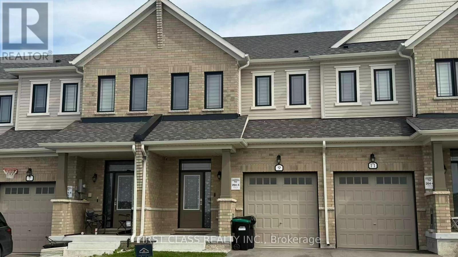 9 MILADY CRESCENT, Barrie — photo 2