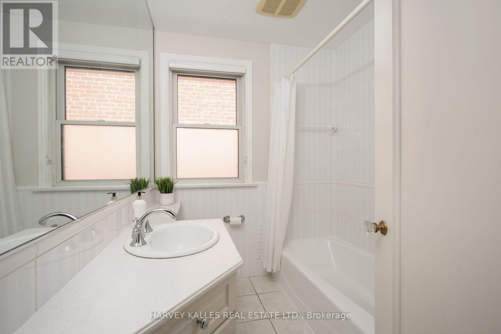 4 ATHLONE DRIVE, Toronto (Stonegate-Queensway) — photo 10