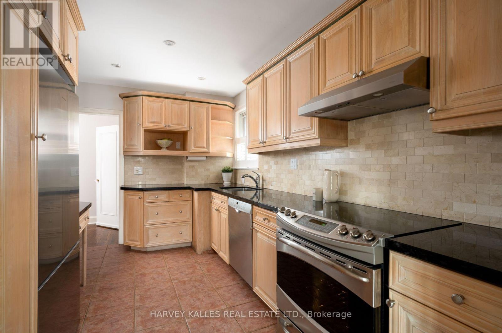 4 ATHLONE DRIVE, Toronto (Stonegate-Queensway) — photo 8