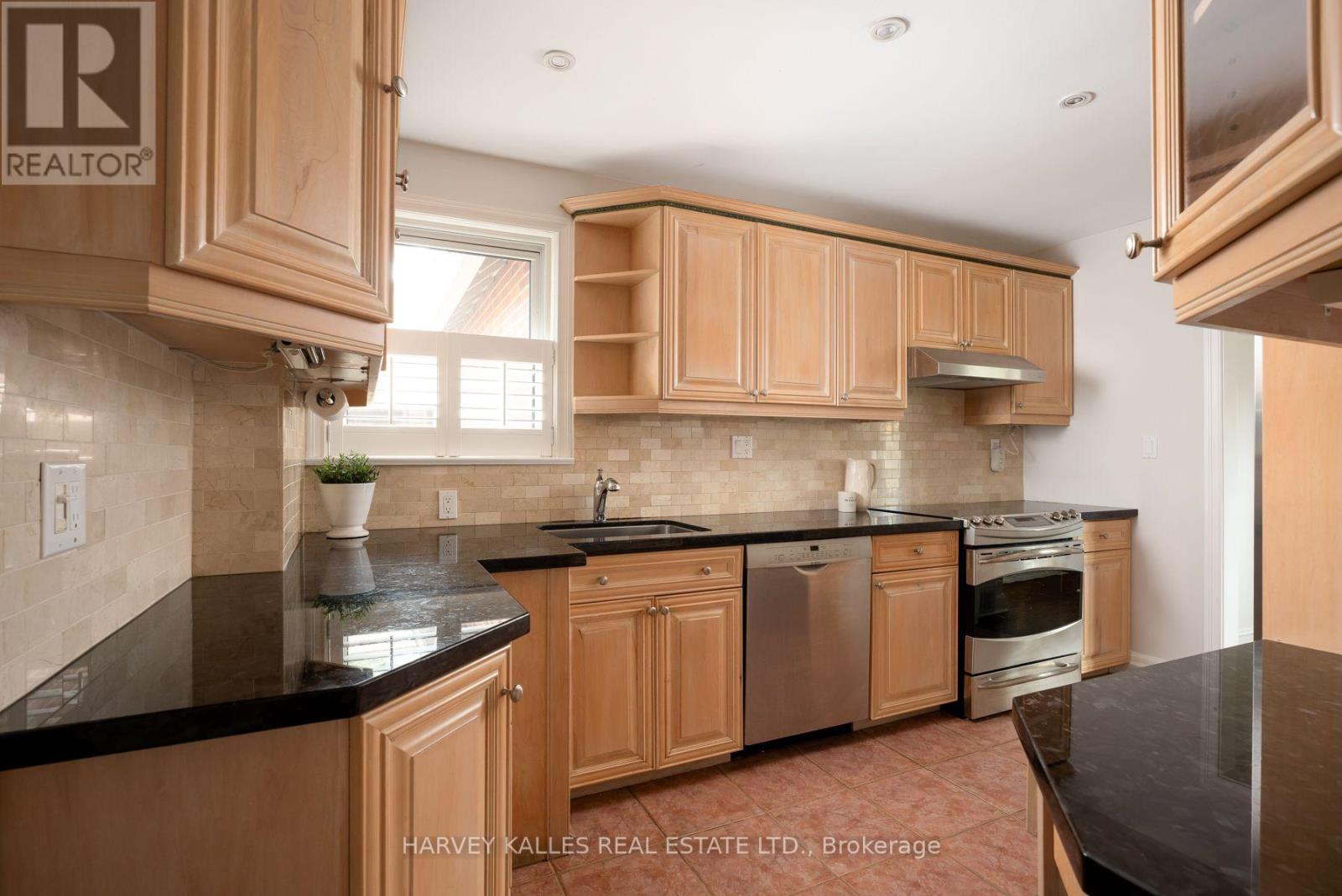 4 ATHLONE DRIVE, Toronto (Stonegate-Queensway) — photo 9