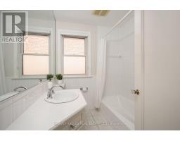 4 Athlone Drive, Toronto, ON M8Y2M4 Photo 10