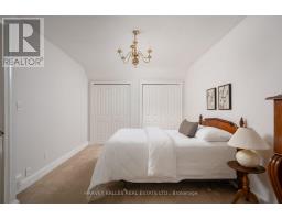 4 Athlone Drive, Toronto, ON M8Y2M4 Photo 14