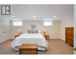 4 Athlone Drive, Toronto, ON M8Y2M4 Photo 18