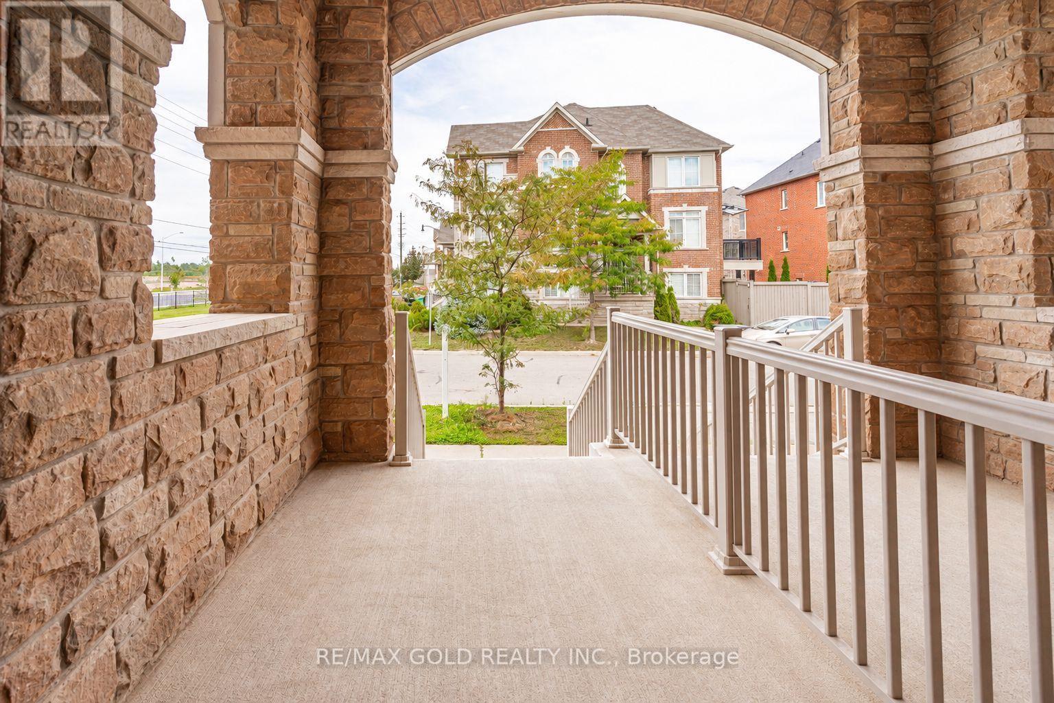 32 ROCKMAN CRESCENT - 5