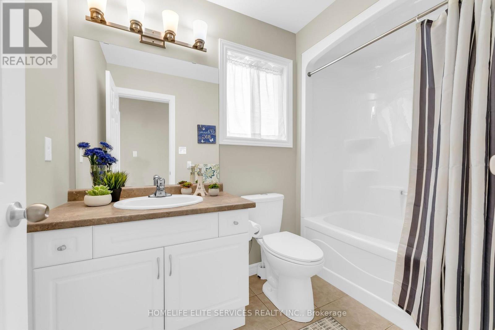 1185 SANDBAR STREET - Image 24