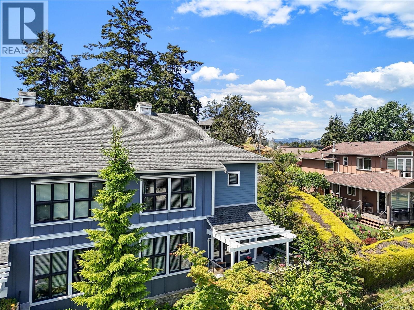 #101 3916 Carey Rd - 2