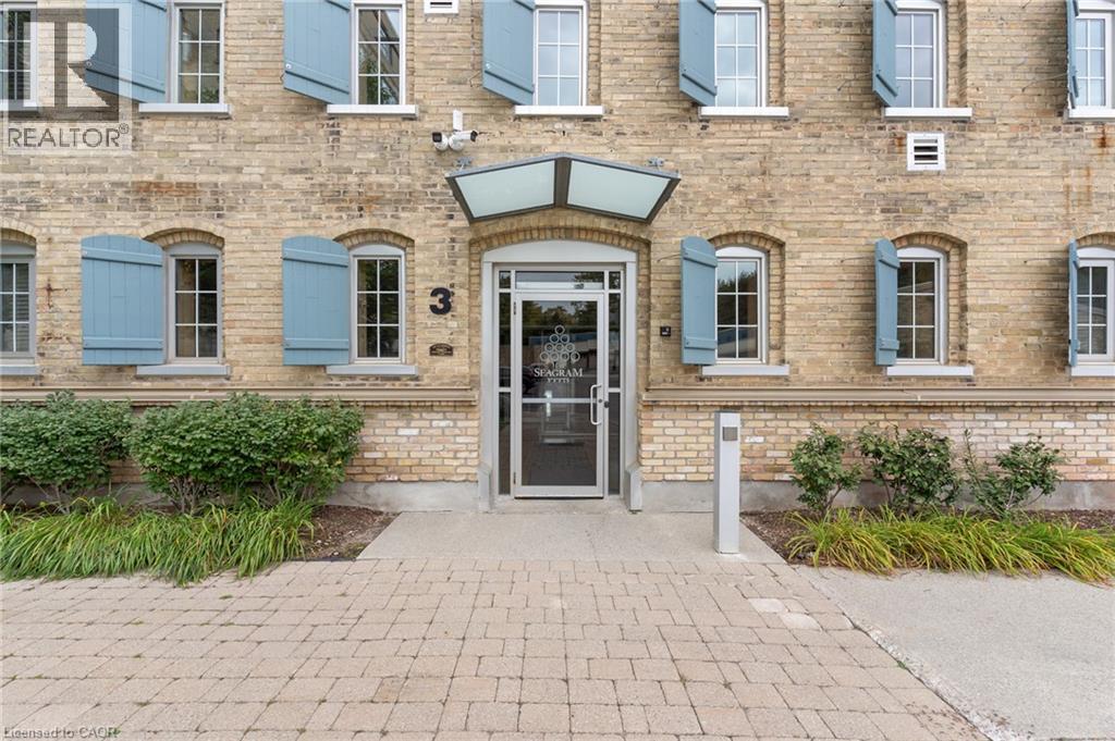 3 FATHER DAVID BAUER Drive Unit# 214, Waterloo — photo 2