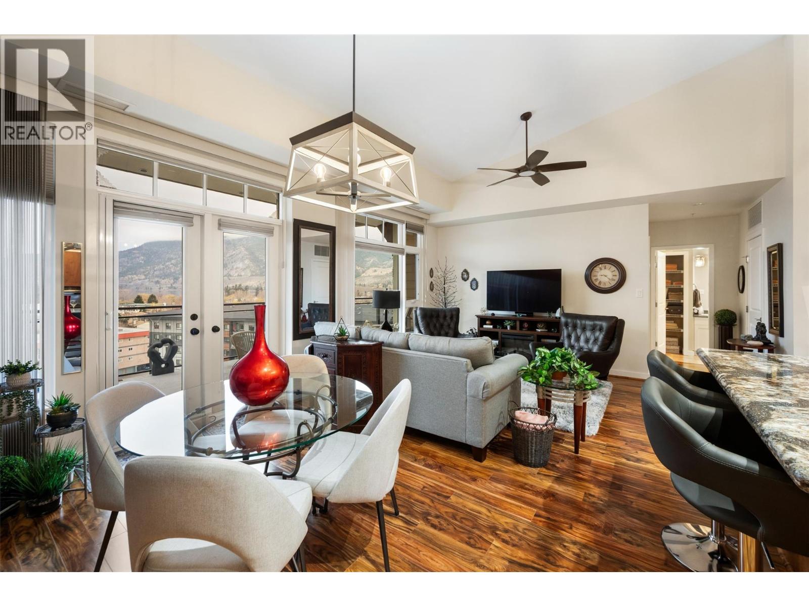 #804 3301 Skaha Lake Road - 17