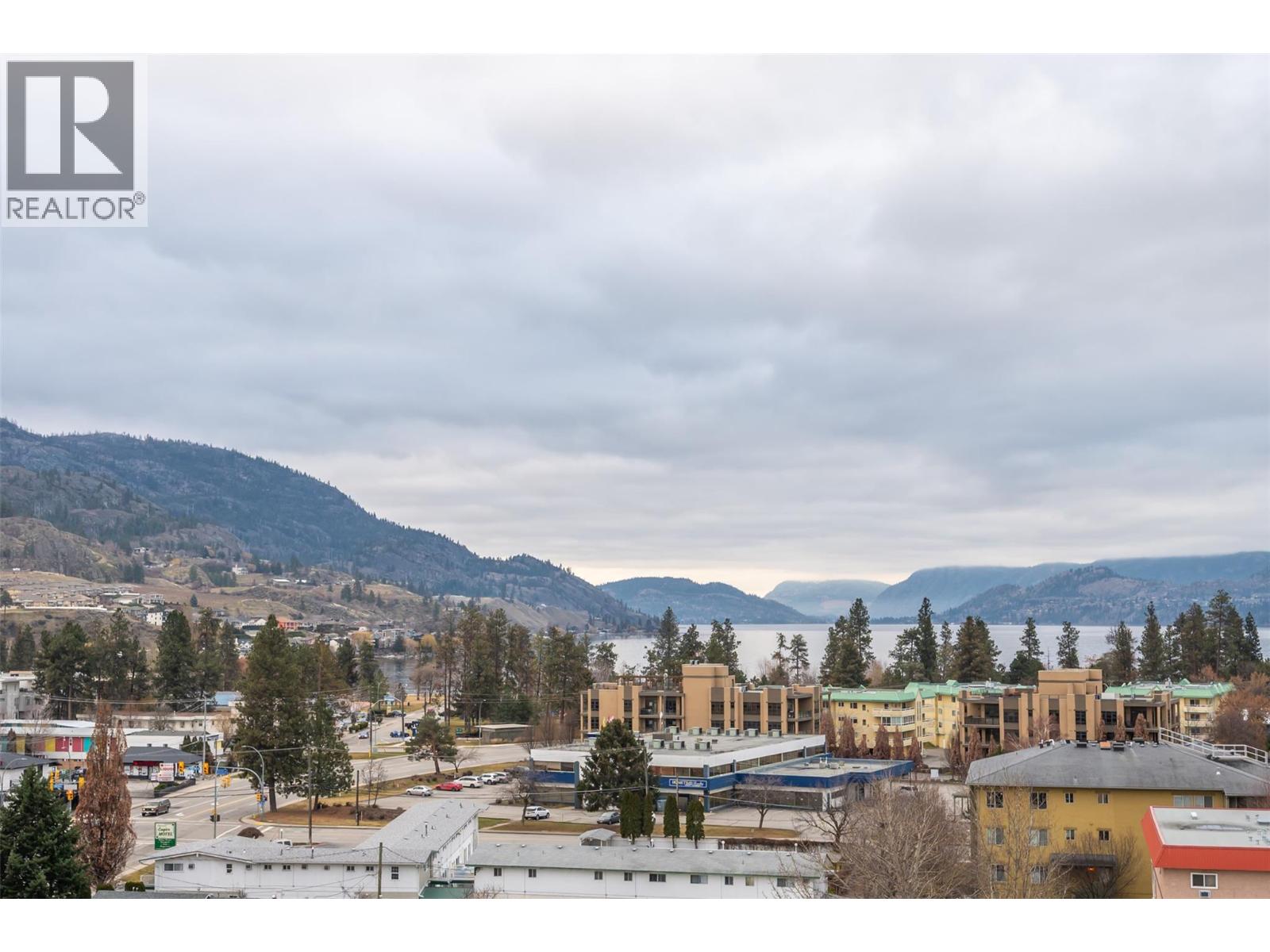 #804 3301 Skaha Lake Road - 44