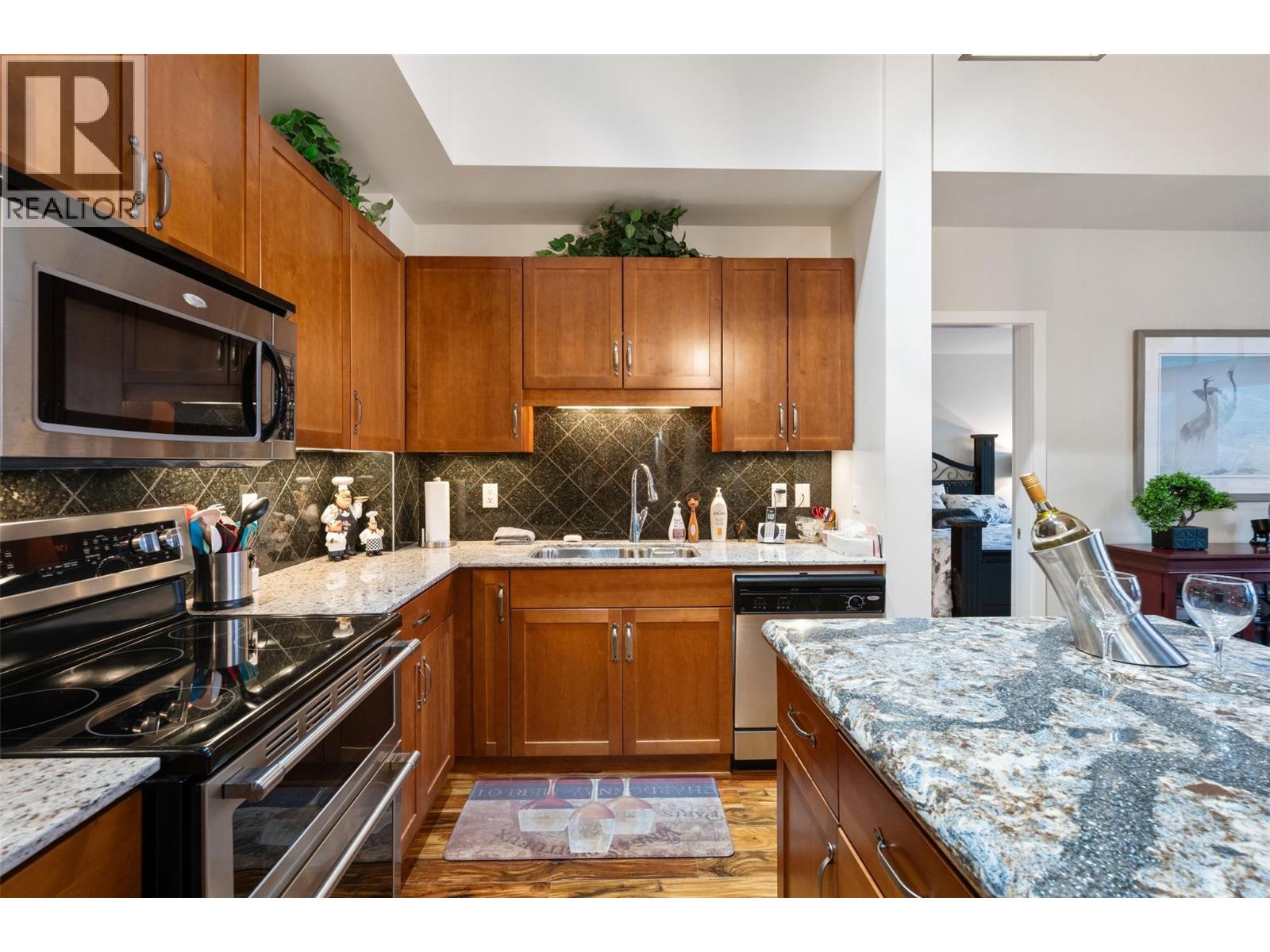 #804 3301 Skaha Lake Road - 25