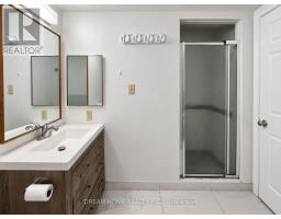 1505 - 717 Bay Street, Toronto, ON M5G2J9 Photo 7