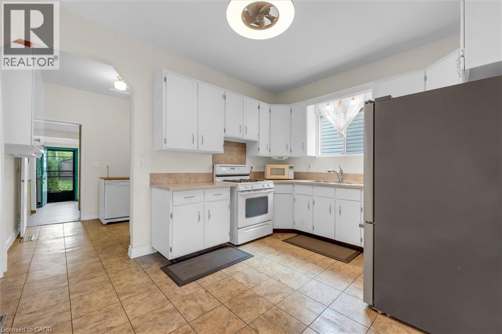 157 MACAULAY Street E - 10