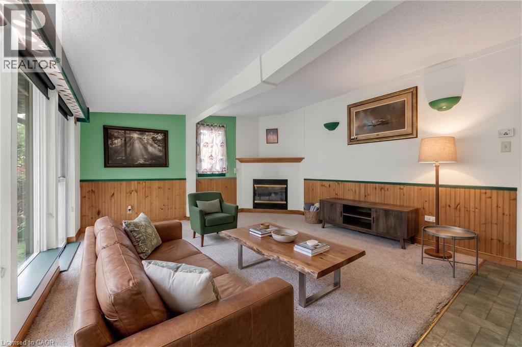 157 MACAULAY Street E - 14