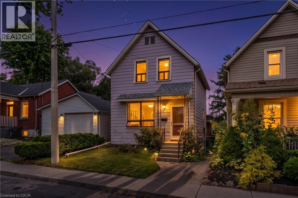 157 MACAULAY Street E - 2
