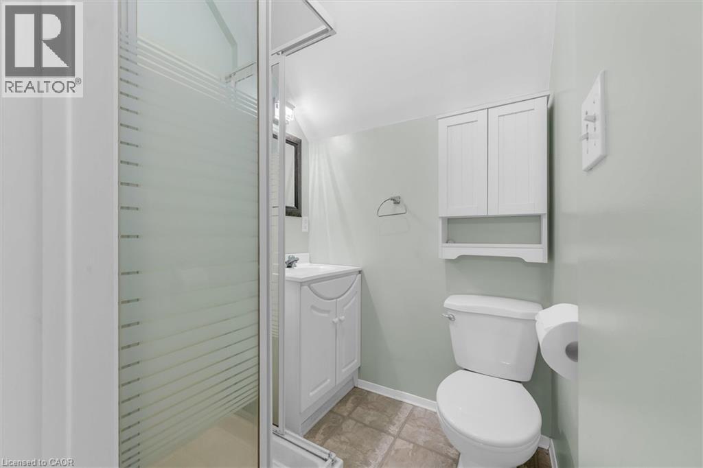 157 MACAULAY Street E - 23