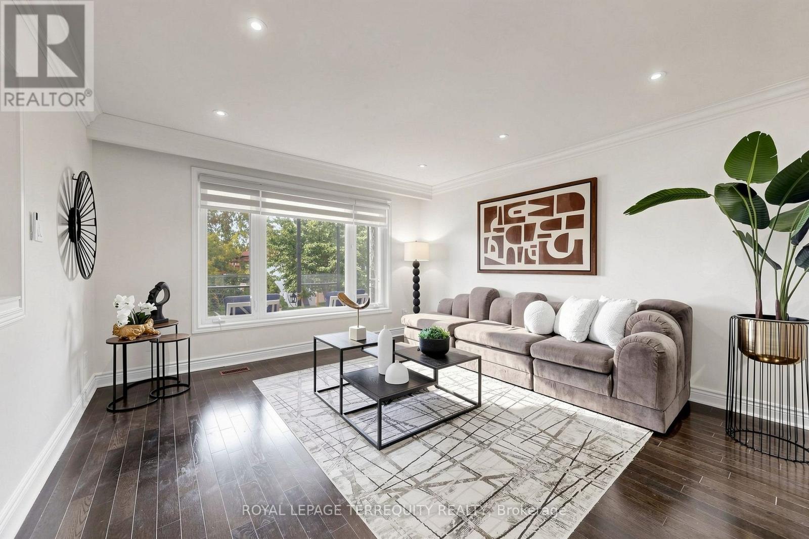 6 FULWELL CRESCENT - 9