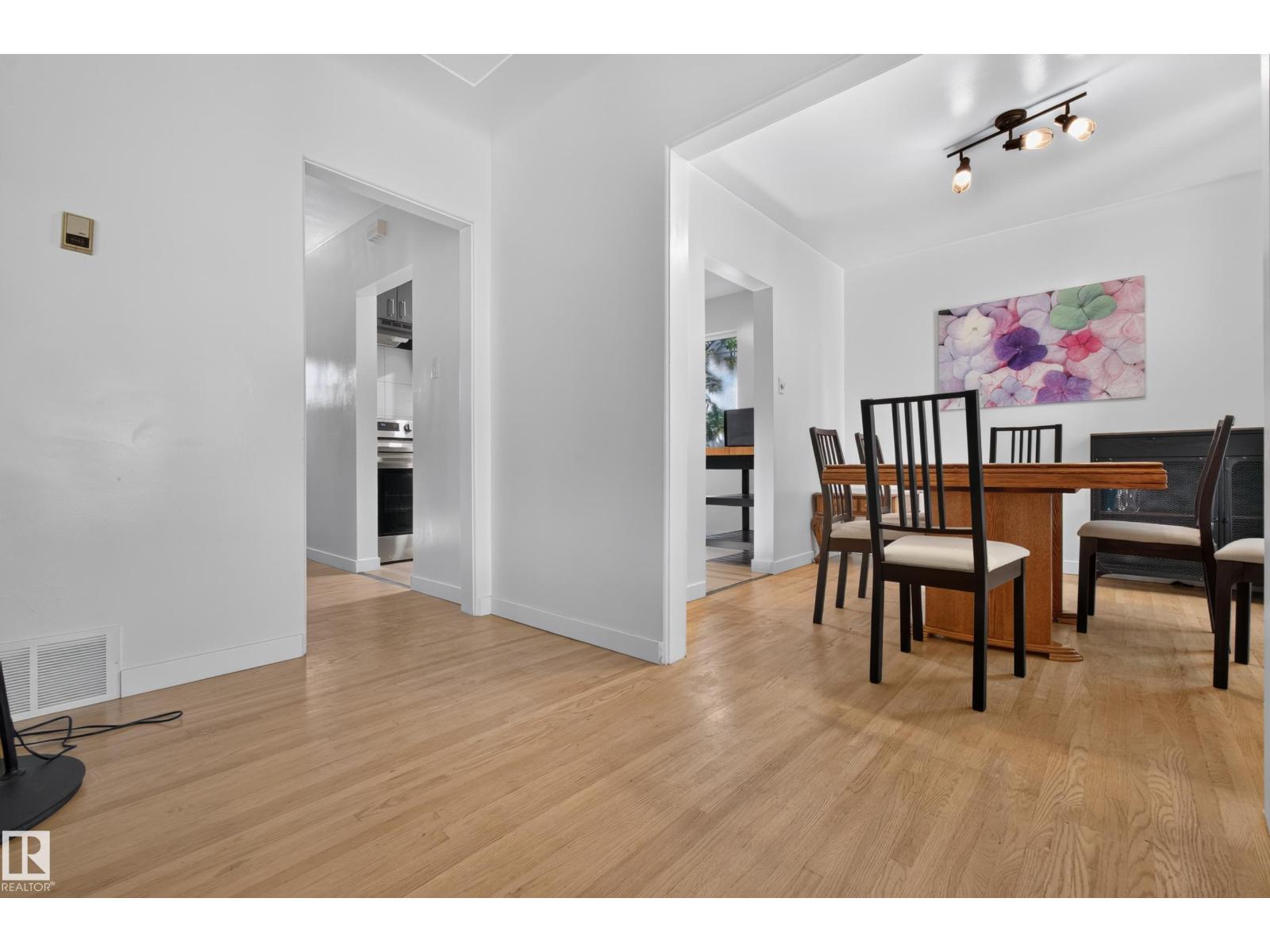 6807 112A ST NW - 11