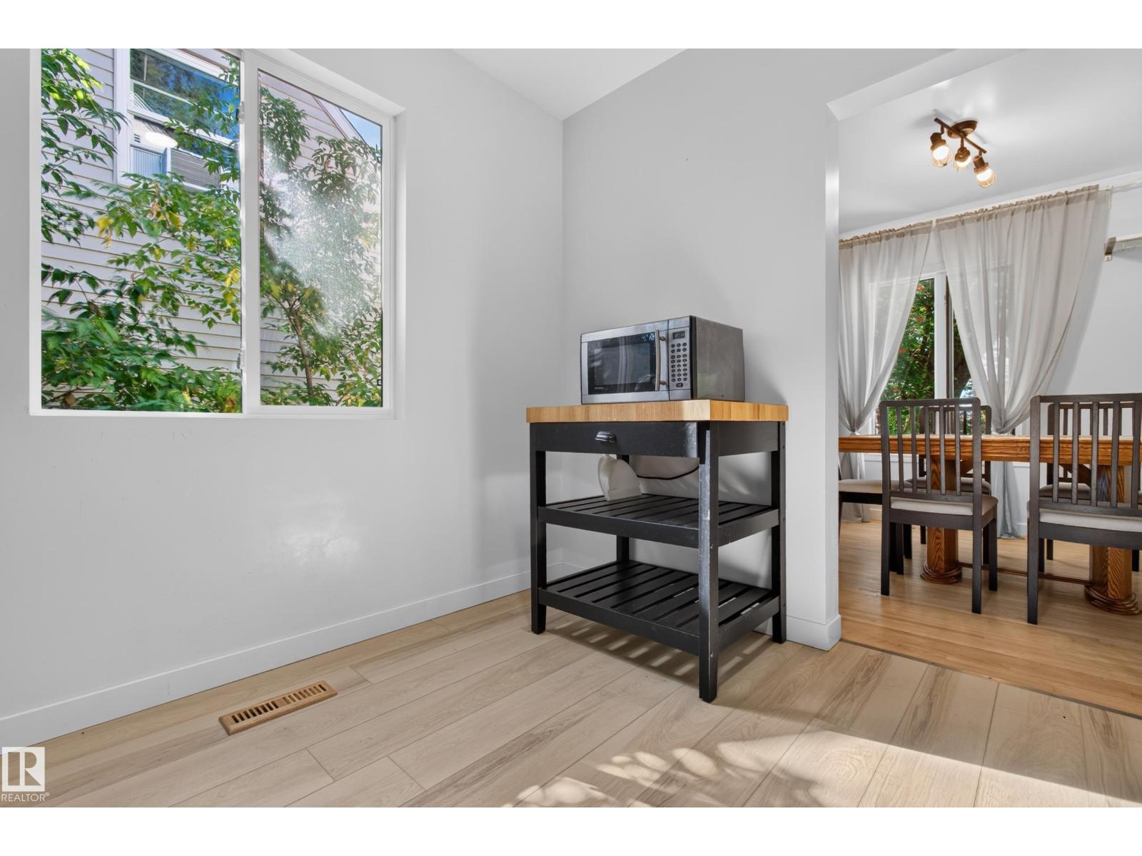 6807 112A ST NW - 18