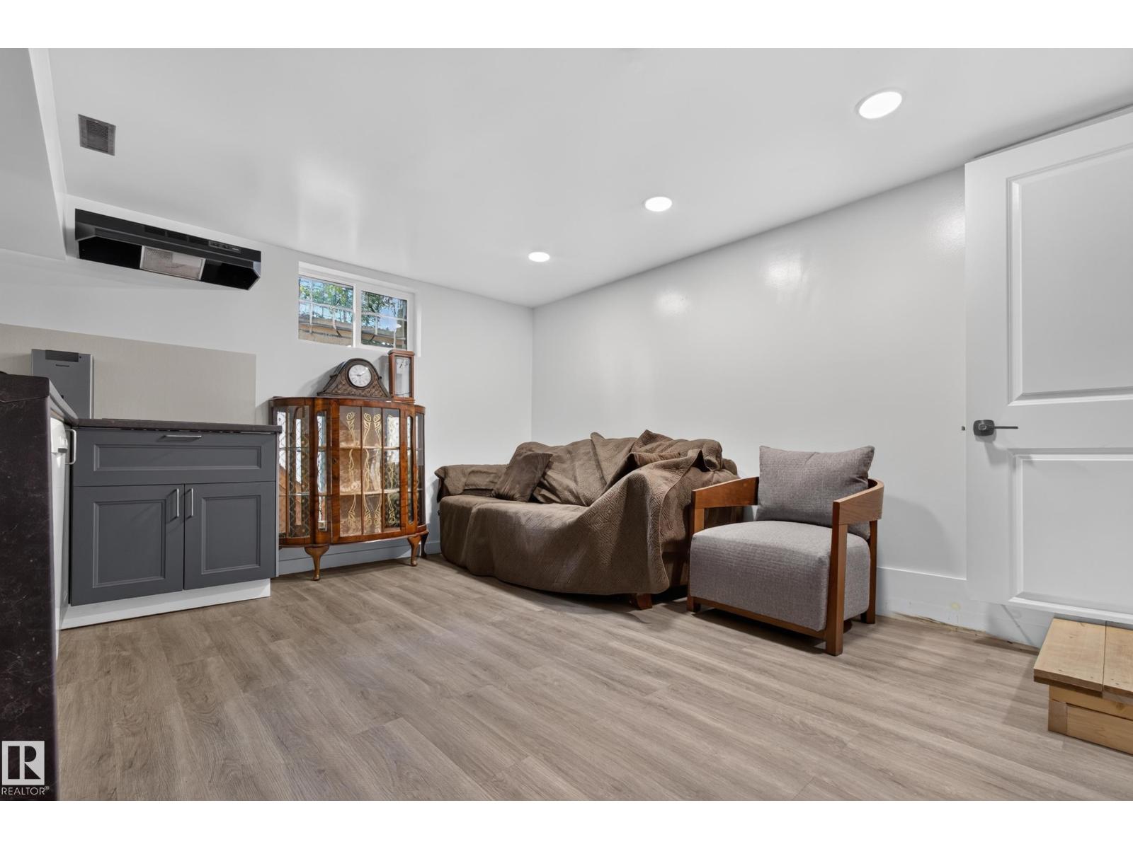 6807 112A ST NW - 27