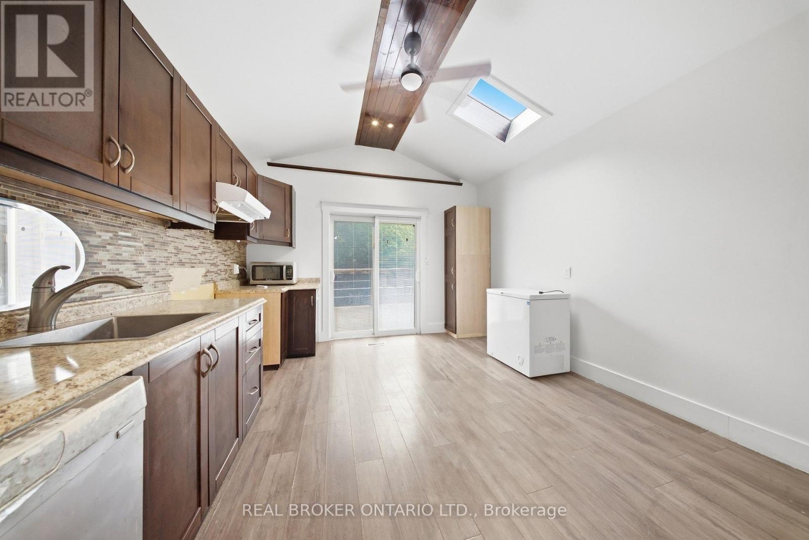 1082 CANNON STREET E, Hamilton (Crown Point) — photo 9