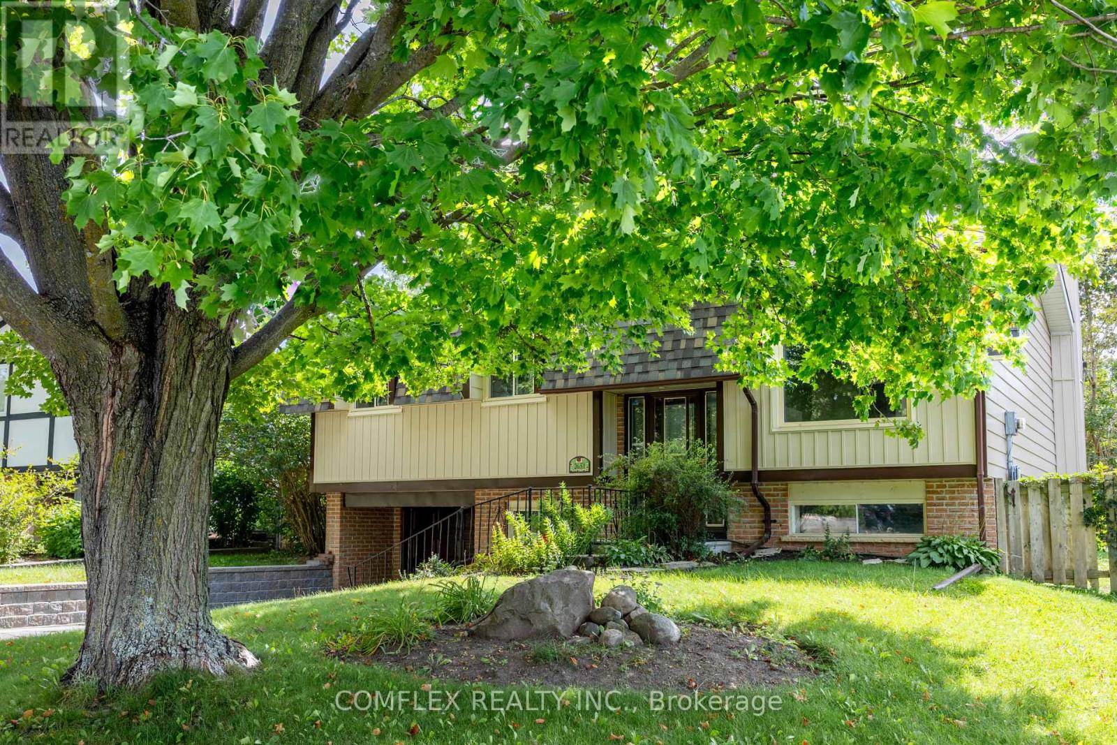 2651 Marsdale Drive, Peterborough (Ashburnham Ward 4), Ontario, K9L1R5, Peterborough (Ashburnham Ward 4), Ontario — photo 2 of 5