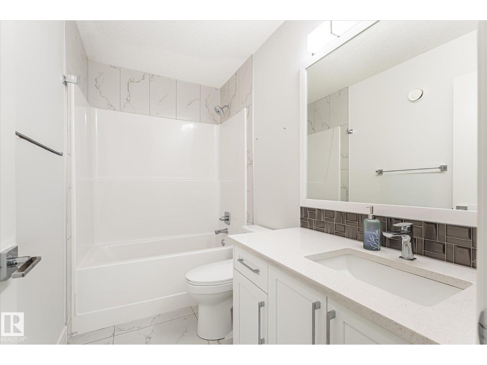 17618 64A ST NW - 33
