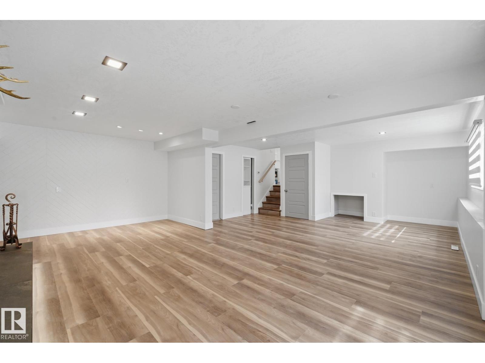 14214 87 AV NW - 21