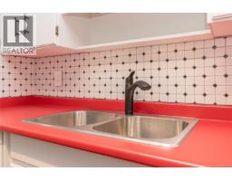 304 1039 Linden Ave, Victoria, BC V8V4H4 Photo 11