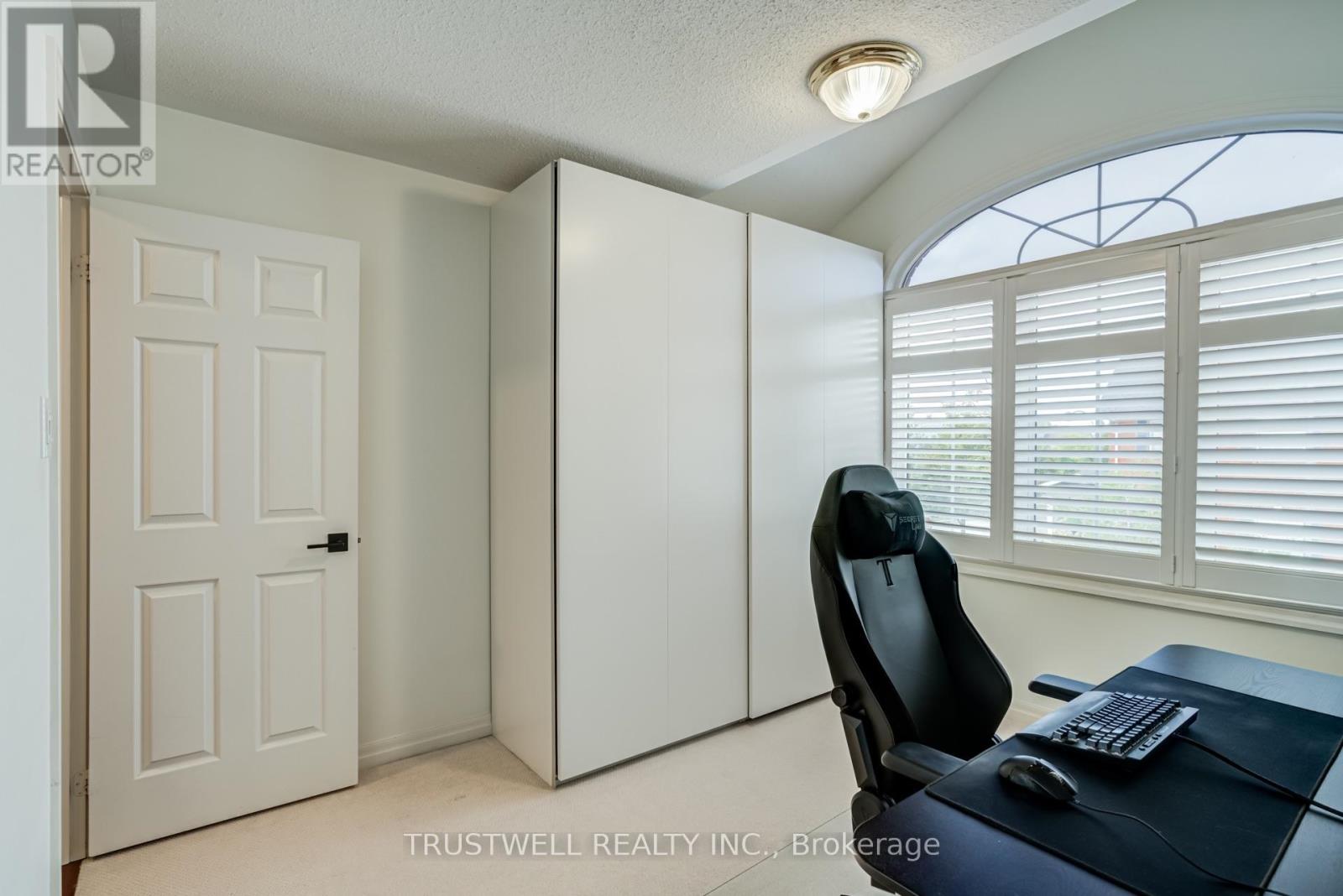 687 IRVING TERRACE - Image 28