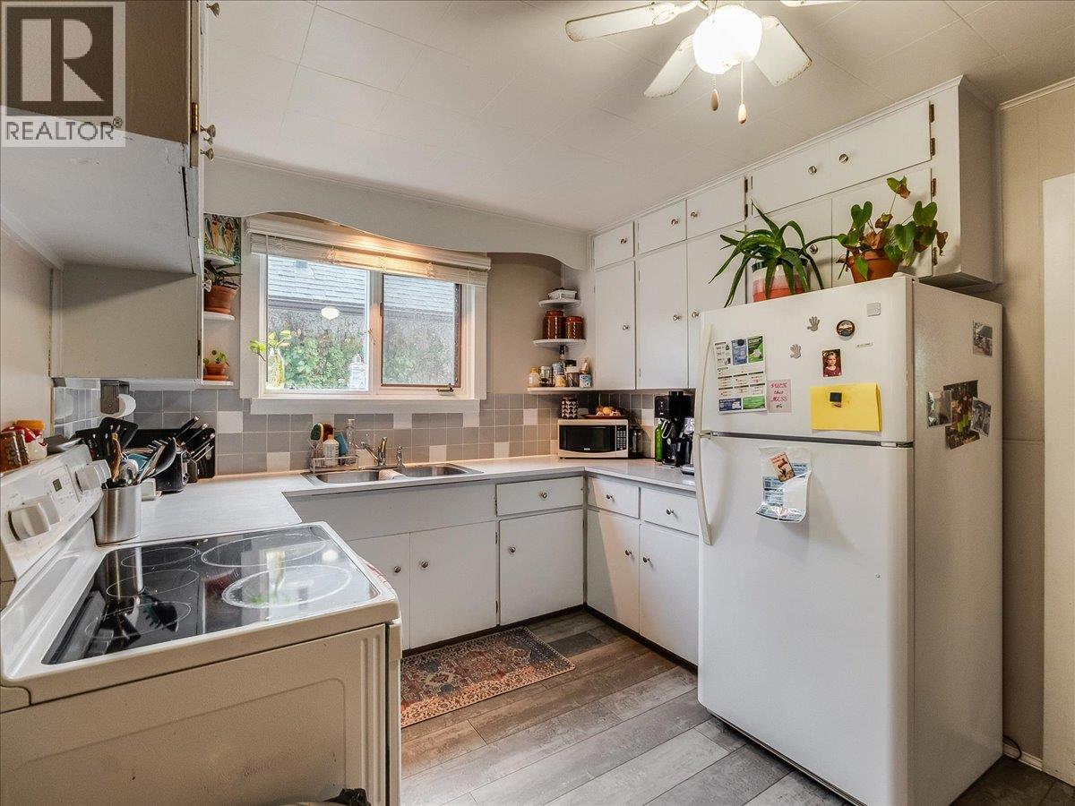 413 SILICA Street - Image 11