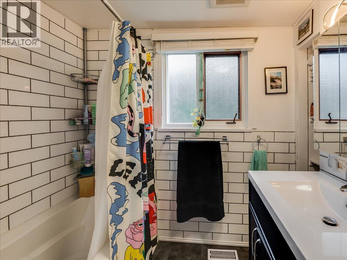 413 SILICA Street - Image 16