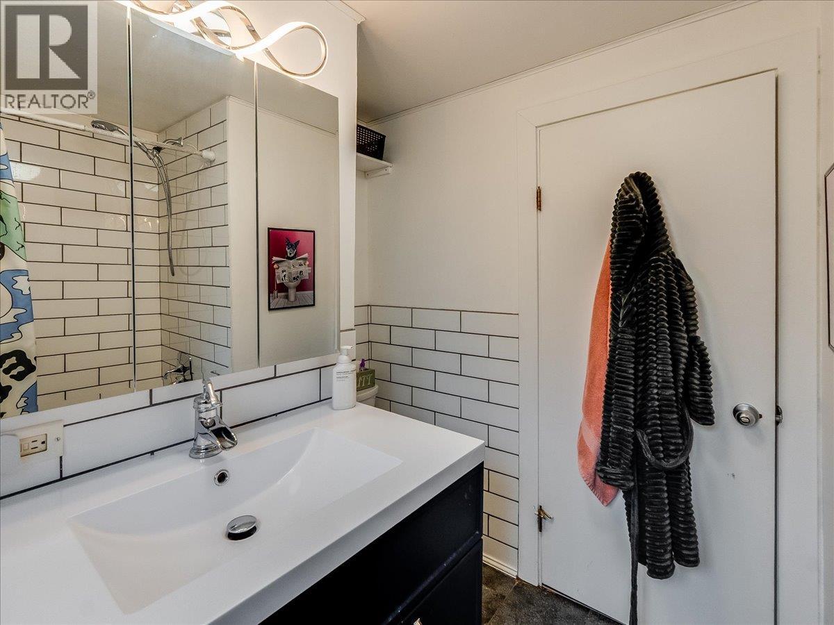 413 SILICA Street - 17