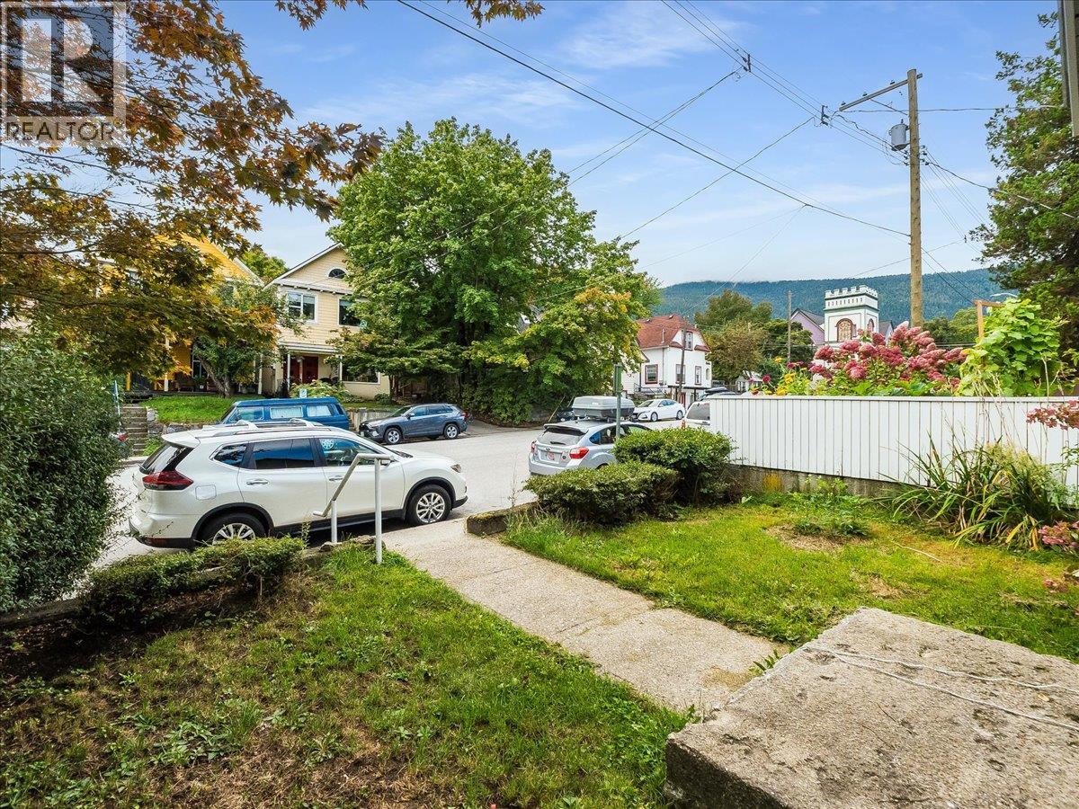 413 SILICA Street - 2