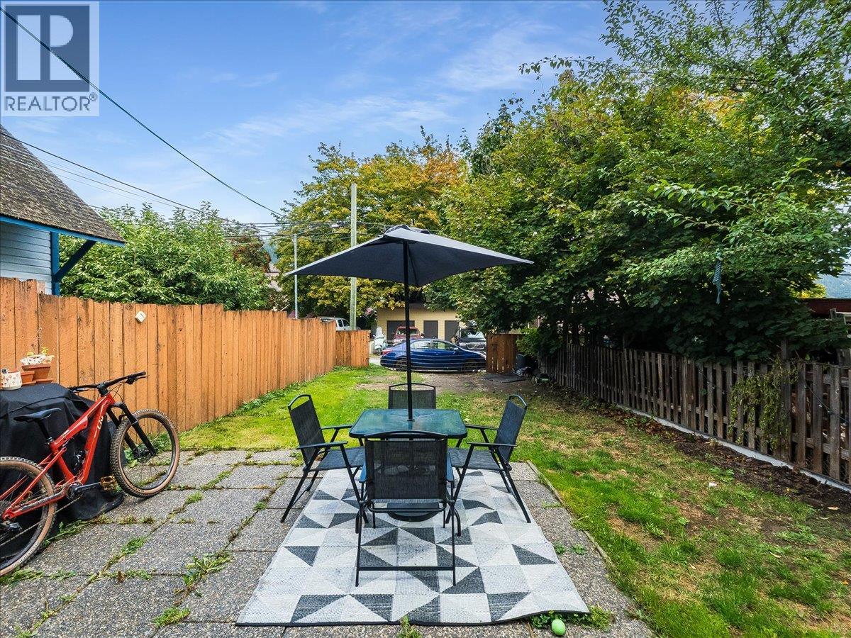 413 SILICA Street - Image 3