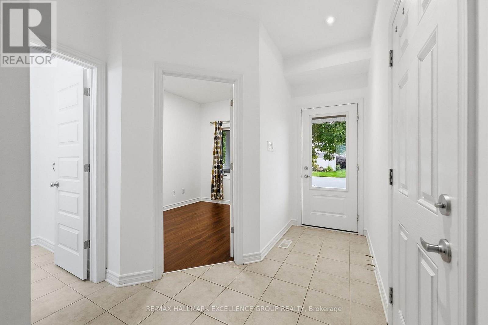 104 ONYX CRESCENT - 4
