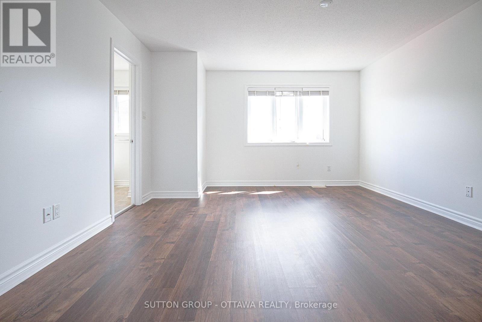 163 SILVERMOON CRESCENT - 24