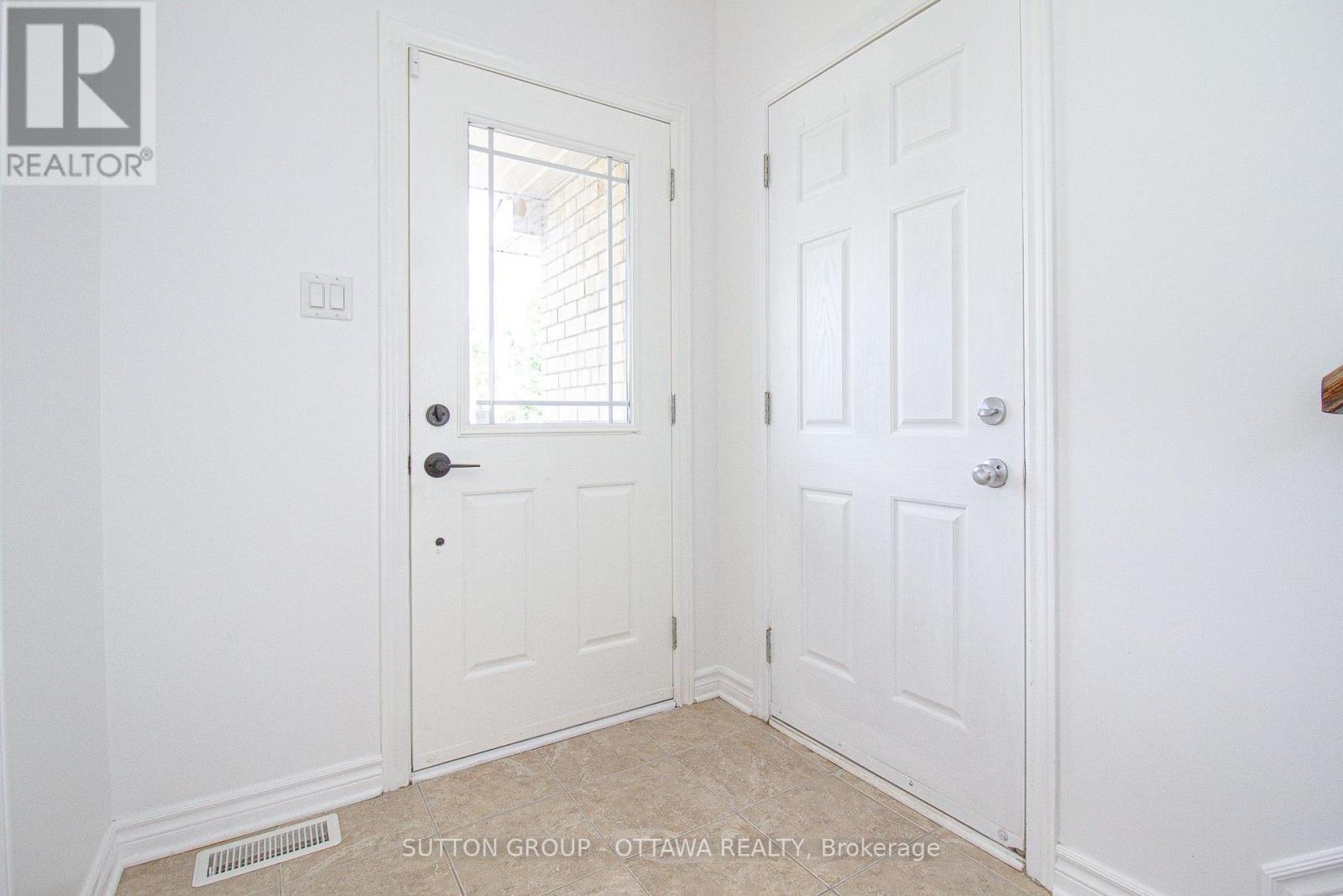 163 SILVERMOON CRESCENT - 3
