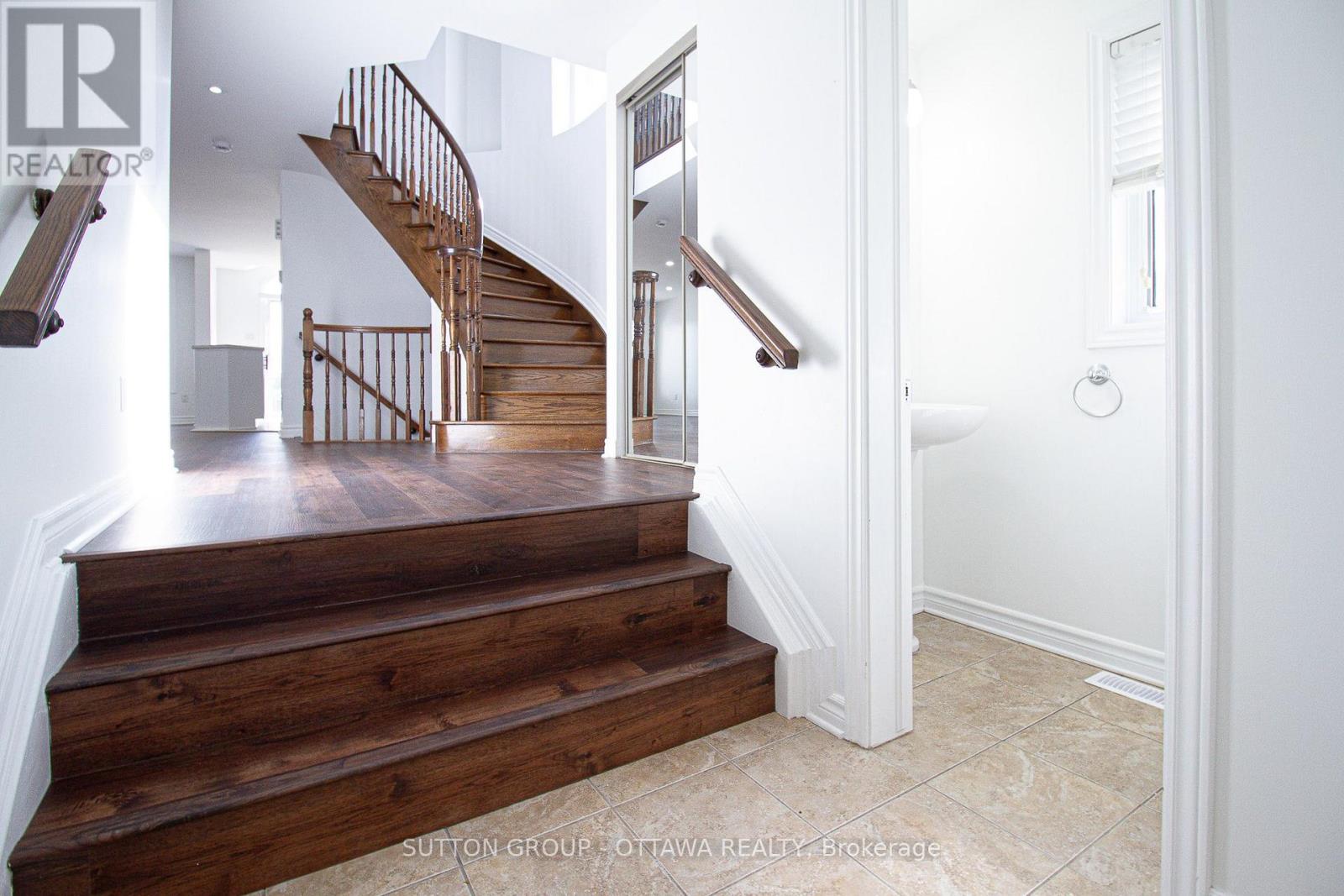 Entrance with powder room