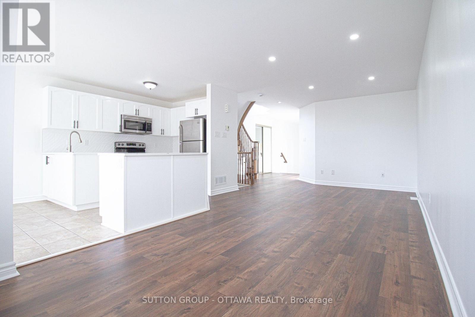 163 SILVERMOON CRESCENT, Ottawa — photo 9