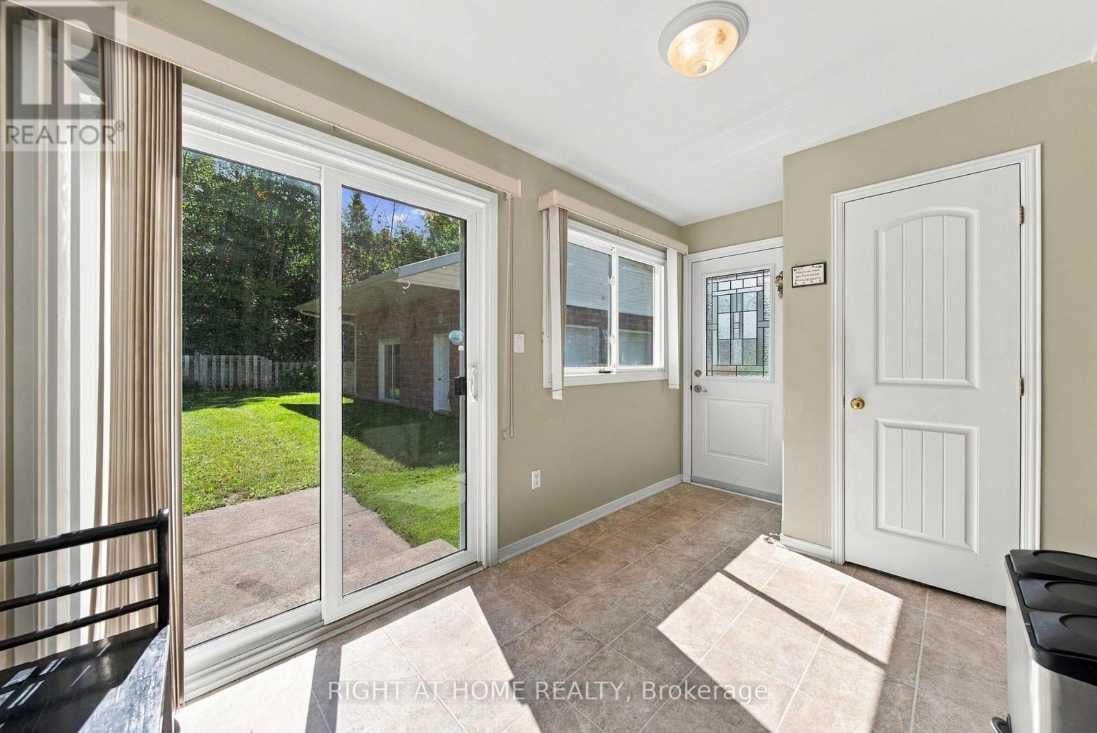 1013 TAY POINT ROAD - Image 27