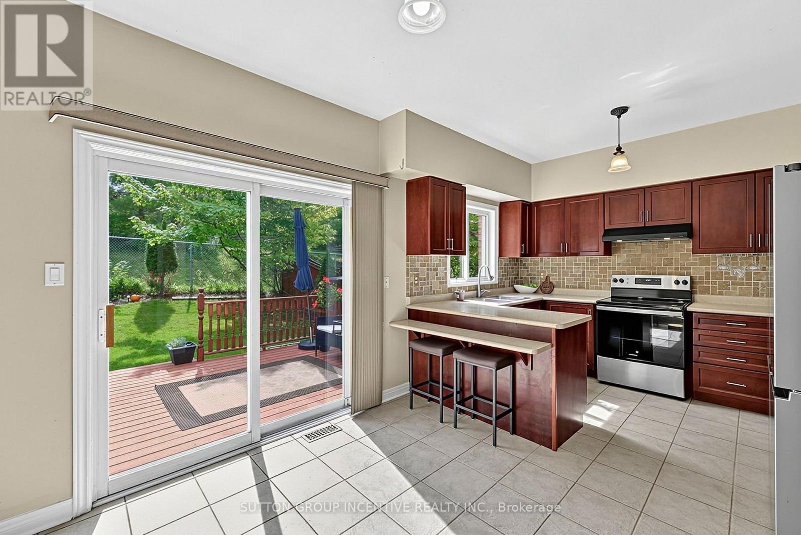 23 PRINCE OF WALES DRIVE, Barrie (Innis-Shore) — photo 6